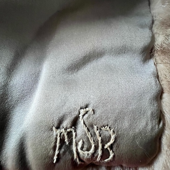 Vintage Late 50s to 60s Era Authentic Mink Cropped Jacket with 3/4 Sleeves. - Picture 10 of 16